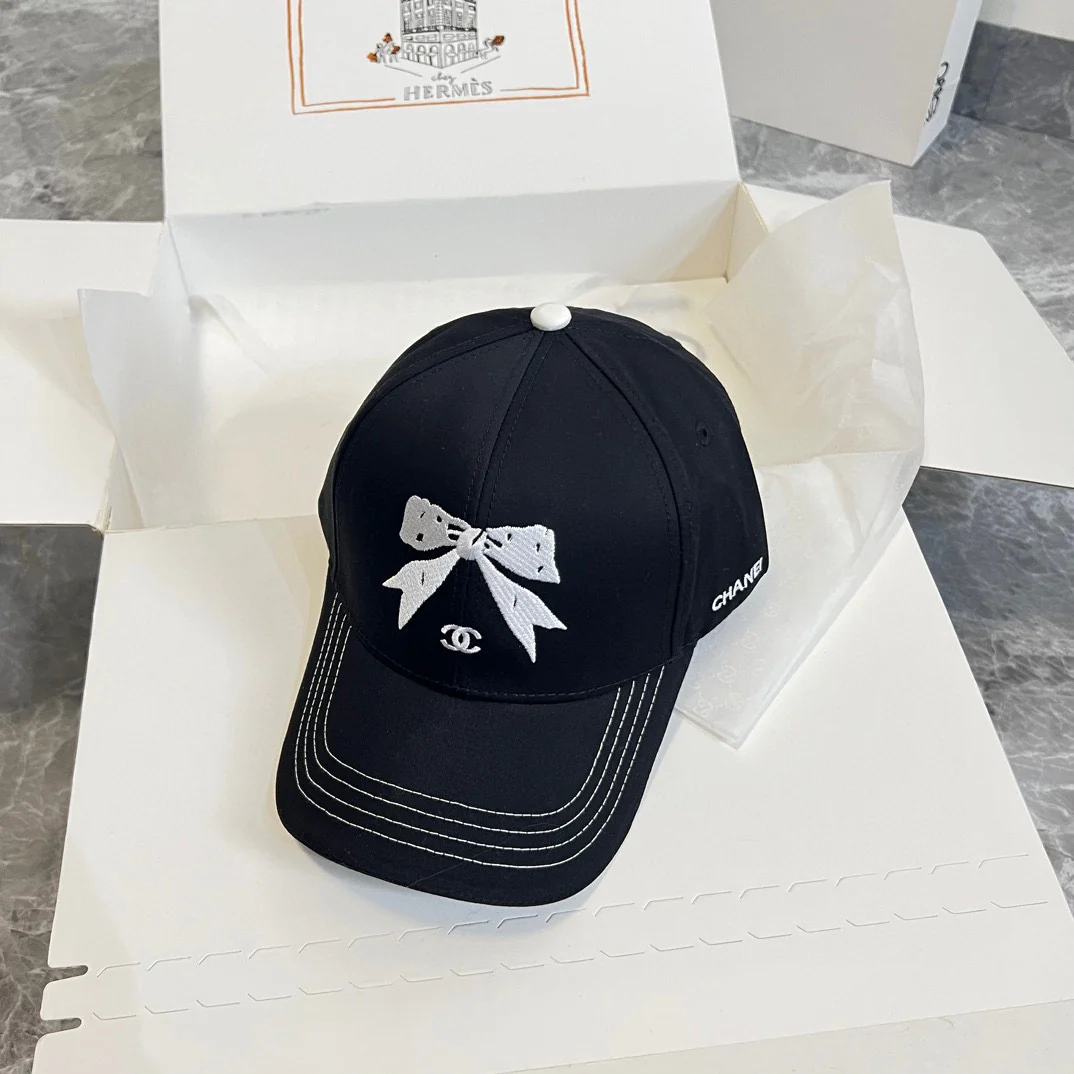 Бейсболка Chanel 2024 Летняя коллекция, новая, с тяжелой вышивкой и бантом - черная