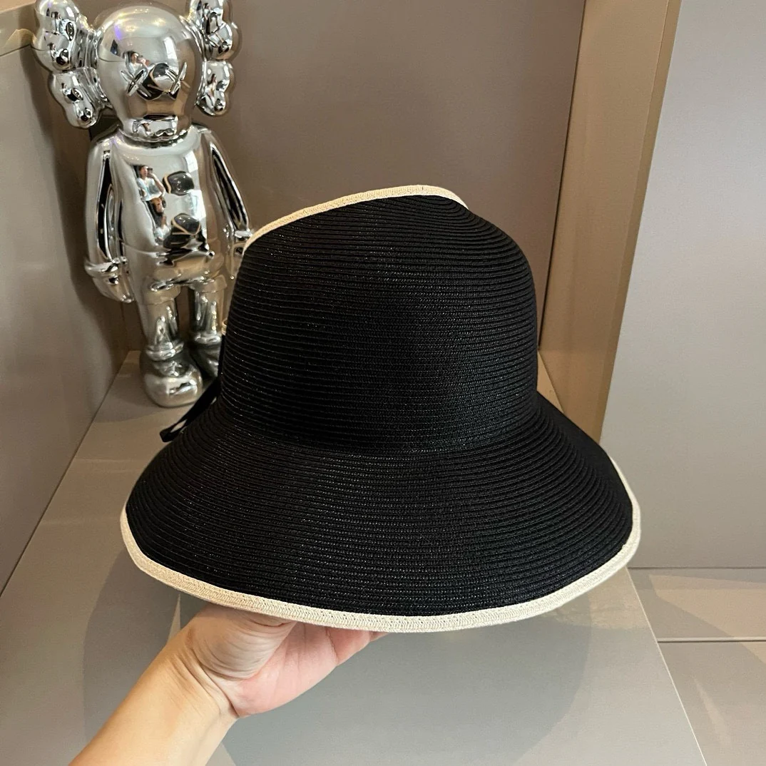 Chanel - Рыбацкая шляпа с разрезом сзади и бантом - Черная