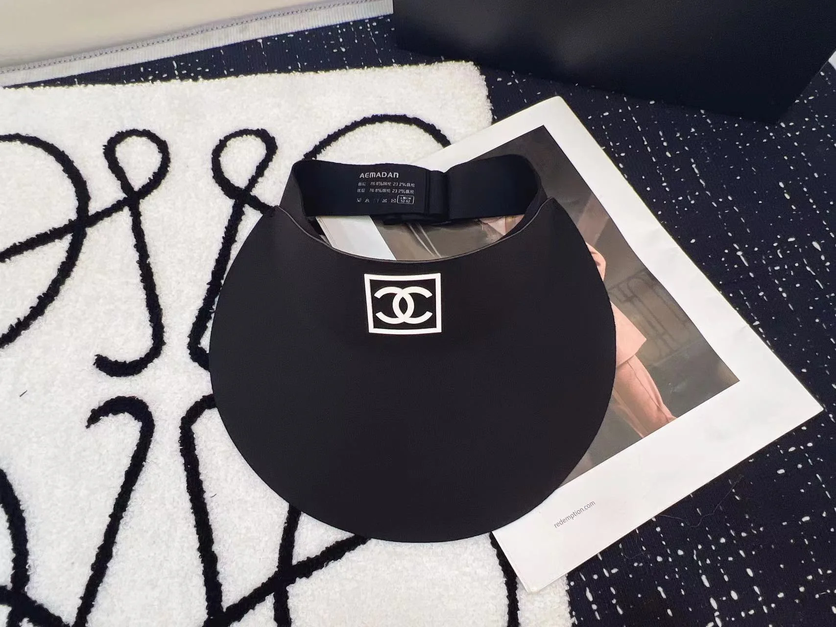 Новая минималистичная и элегантная солнцезащитная шляпа Chanel 2024 года