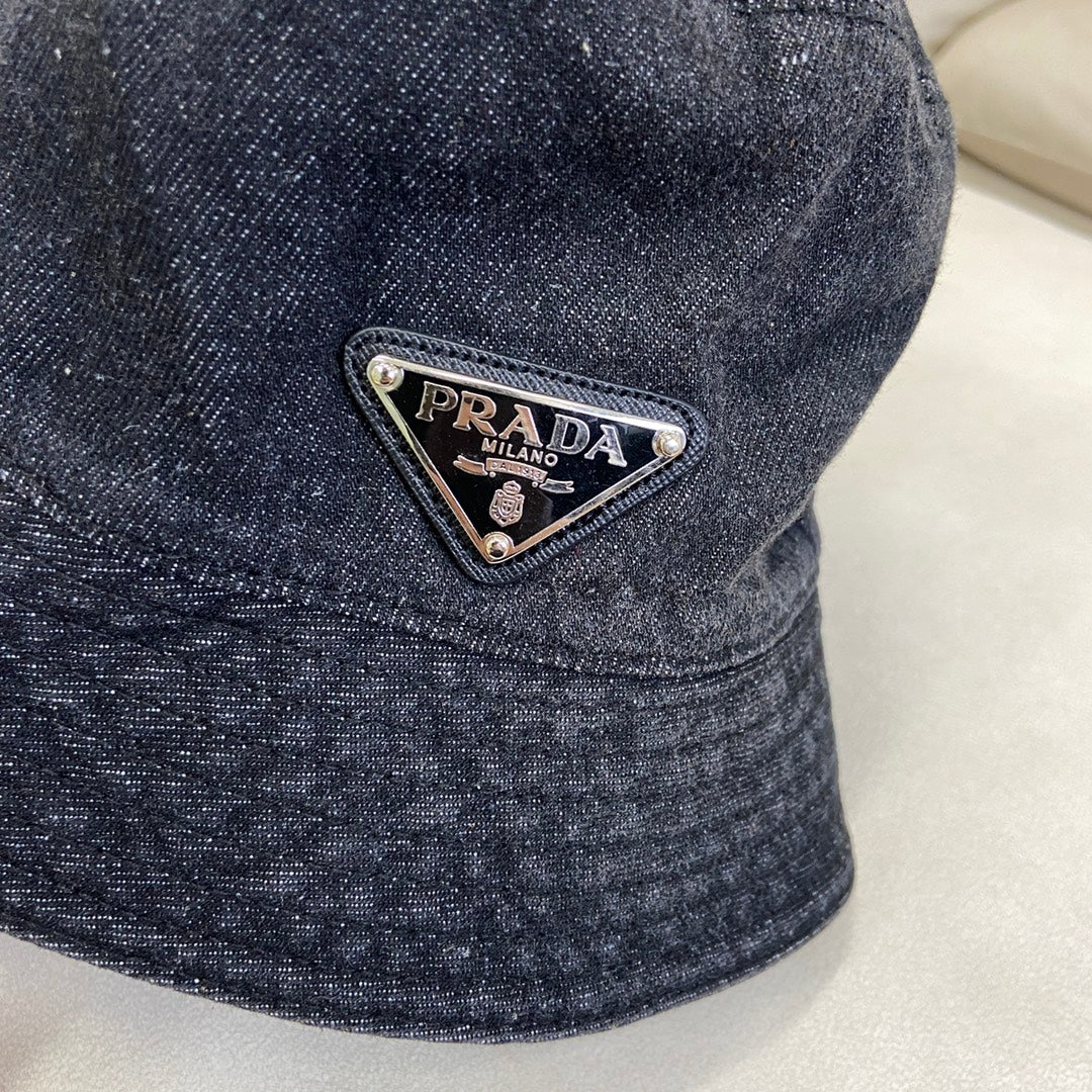 Рыбацкая шляпа Prada с эффектом потертости - черная