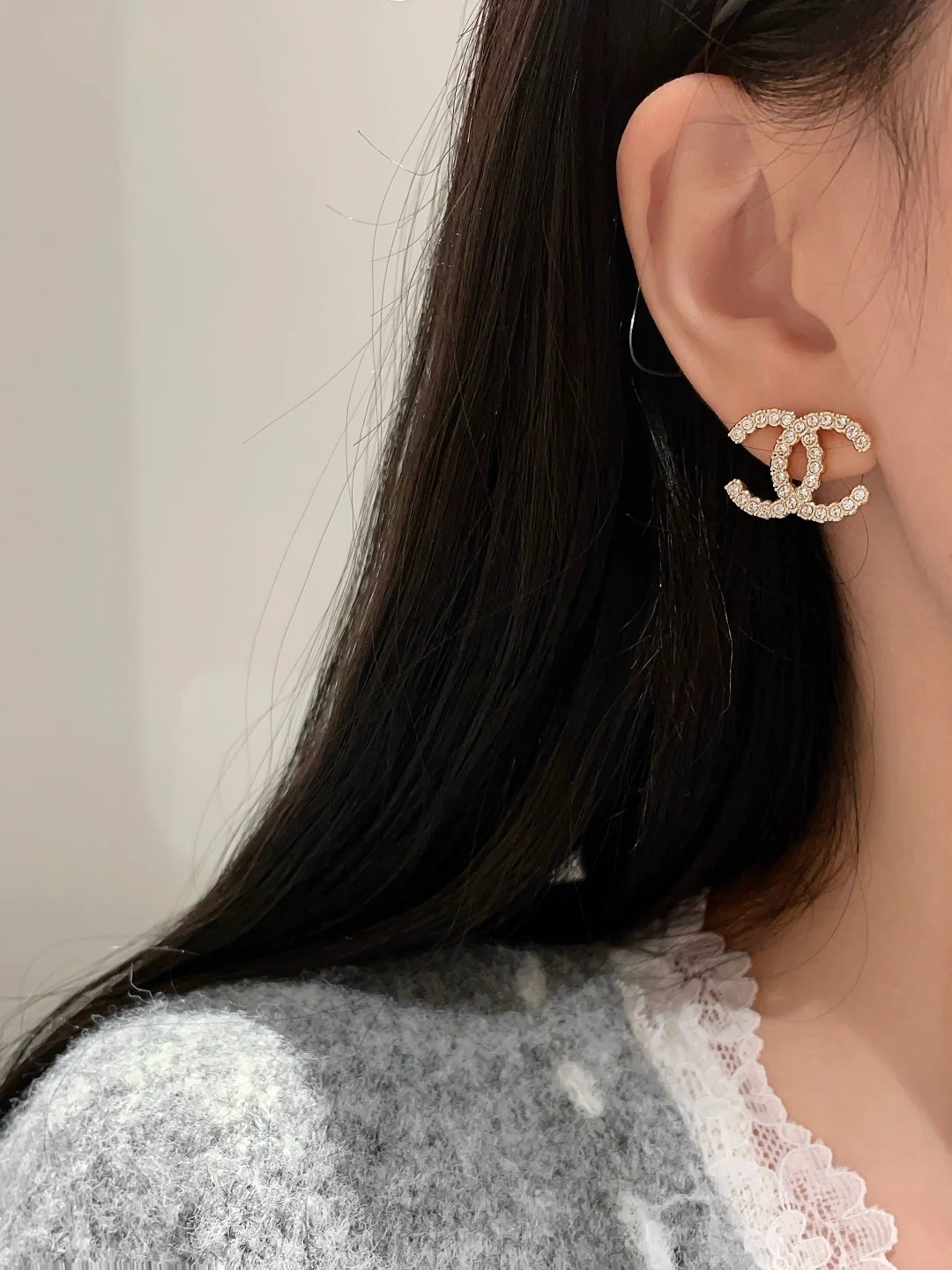 Chanel - Серьги с двойным бриллиантом C, 25 пенсов