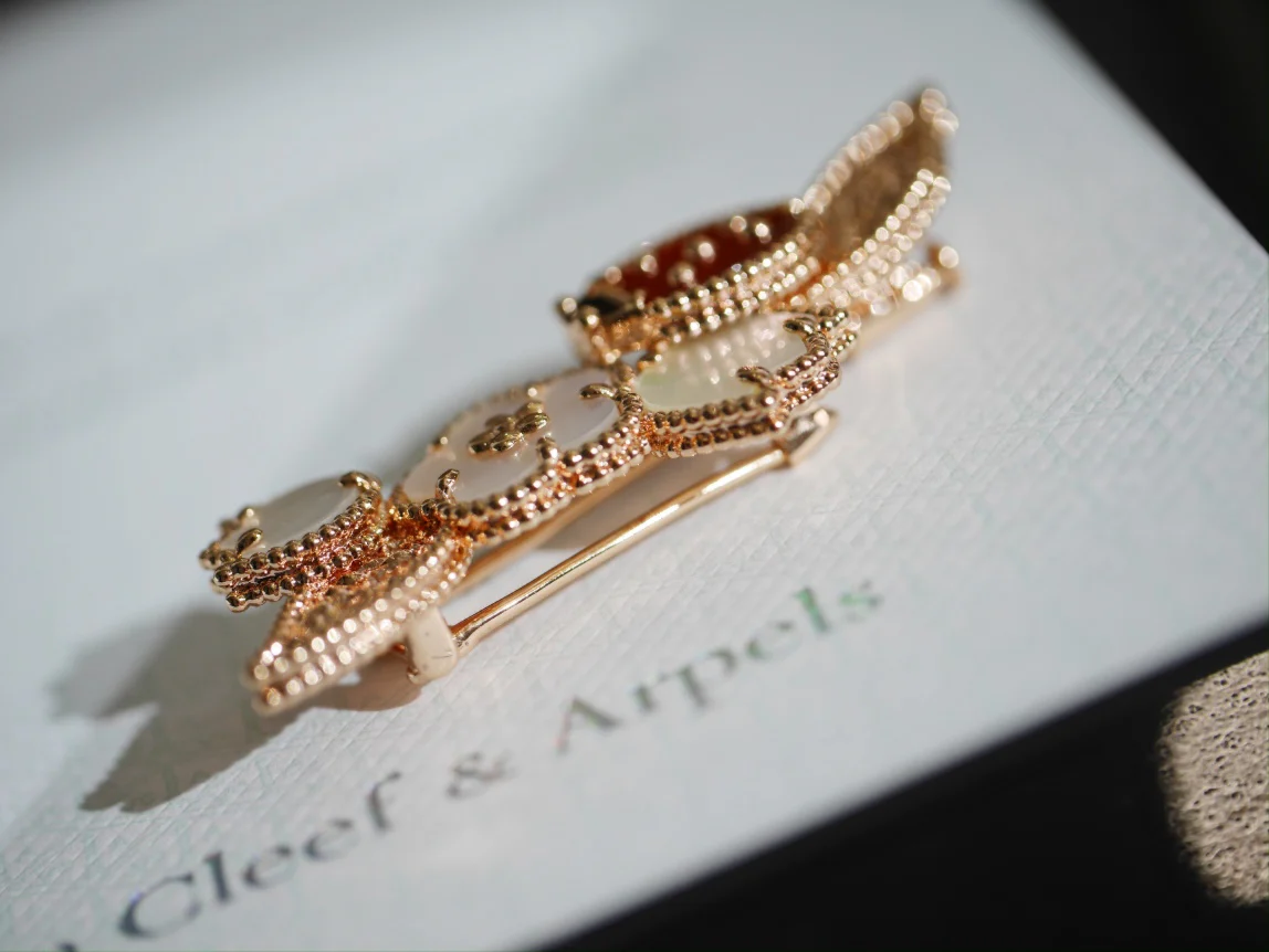 Van Véck - Брошь 006