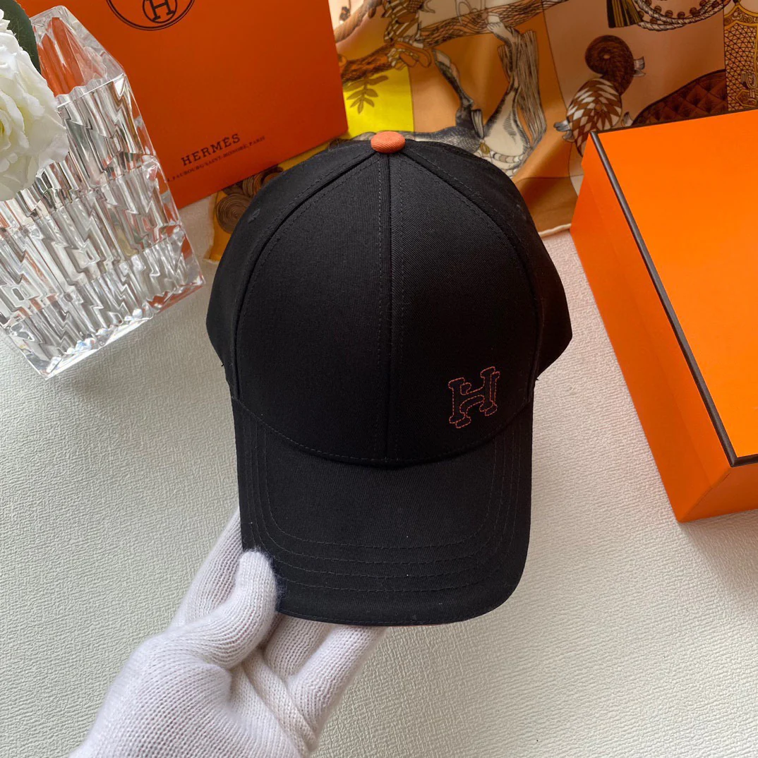 Вышитая бейсболка Hermes - черная