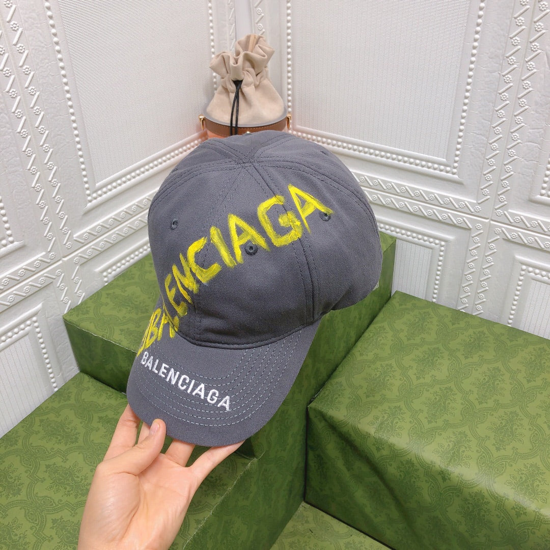 Balenciaga - Бейсболка с эффектом потертости и граффити
