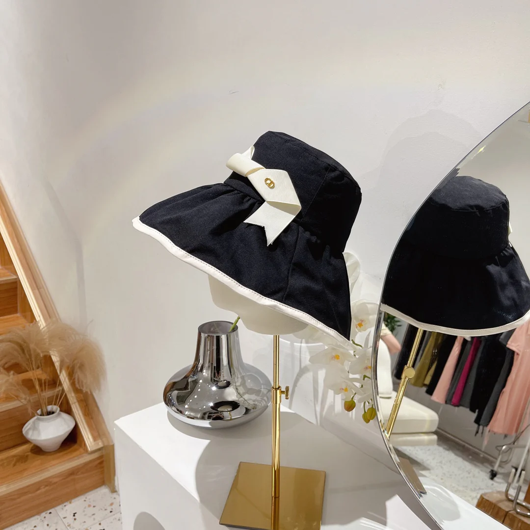 Dior - Черная виниловая широкополая солнцезащитная шляпа - Ткань, устойчивая к УФ-излучению