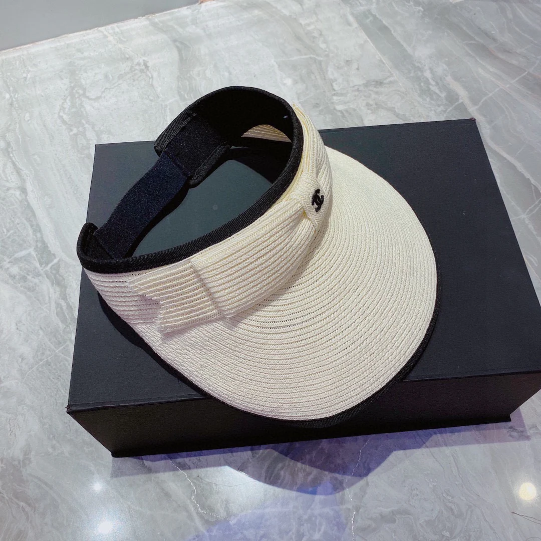 Chanel - Соломенная шляпа с бантом