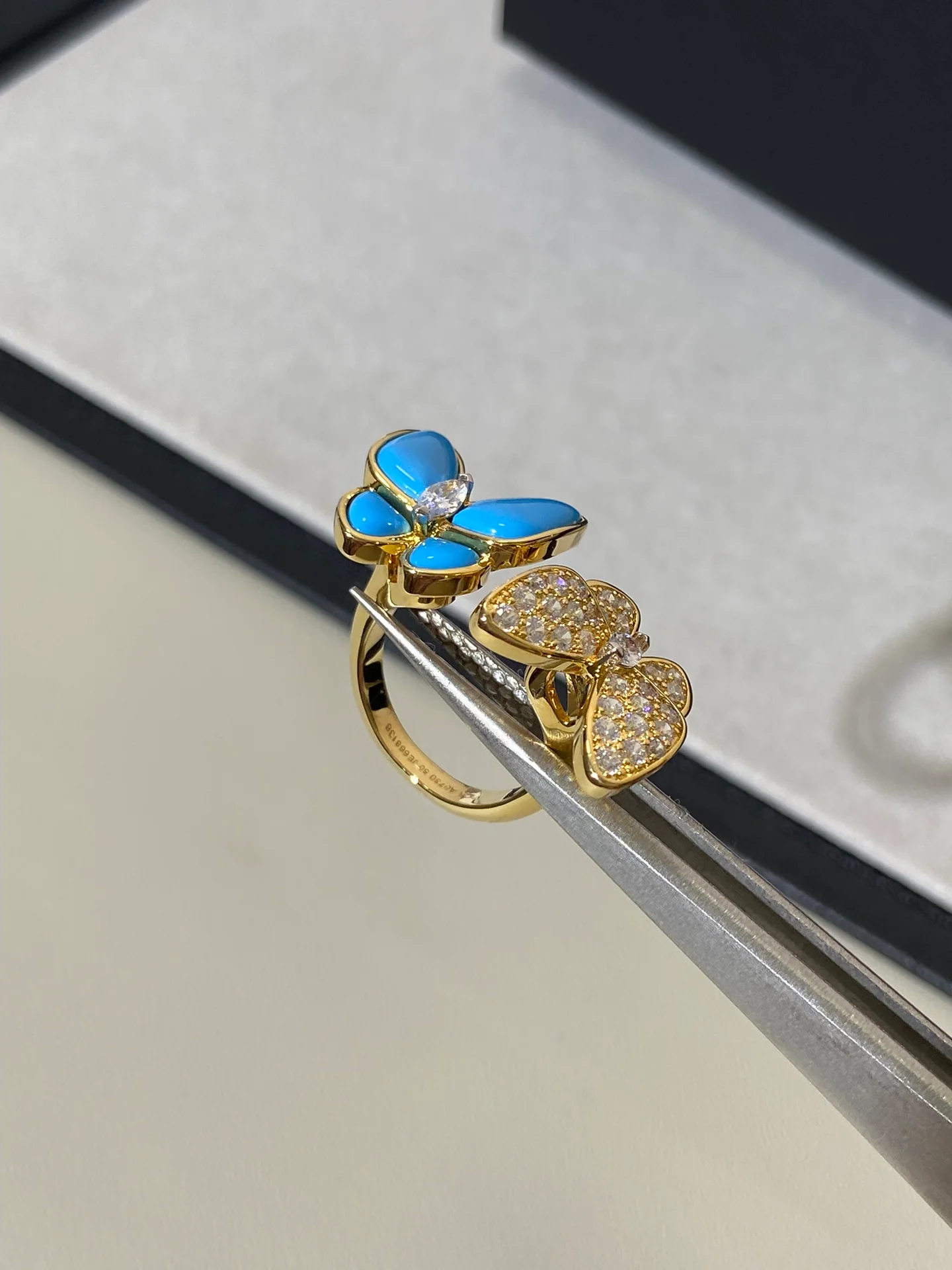 Ван Век - Кольцо 081