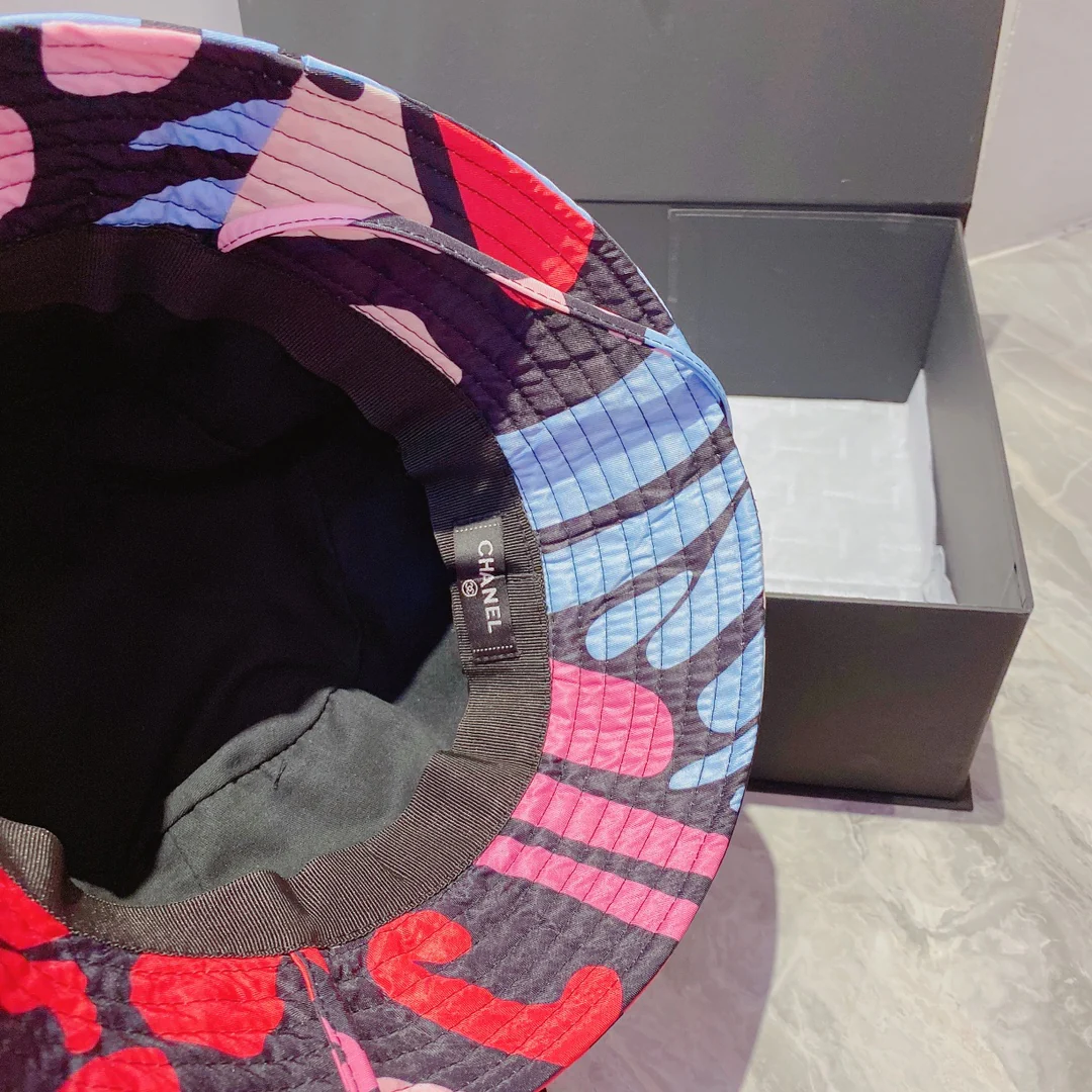 Chanel - Новая рыбацкая шляпа с граффити