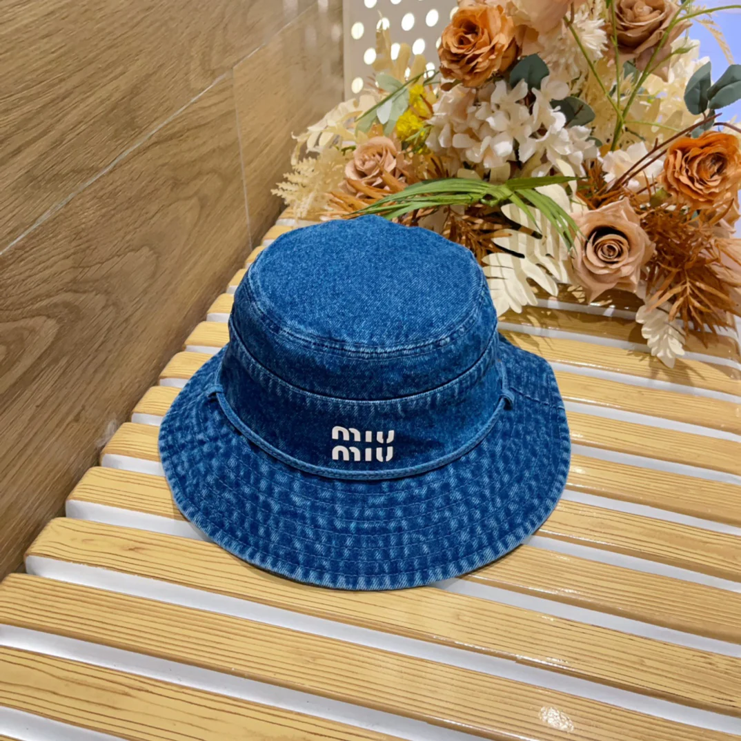 Панама Miu Miu в ковбойском стиле на шнуровке