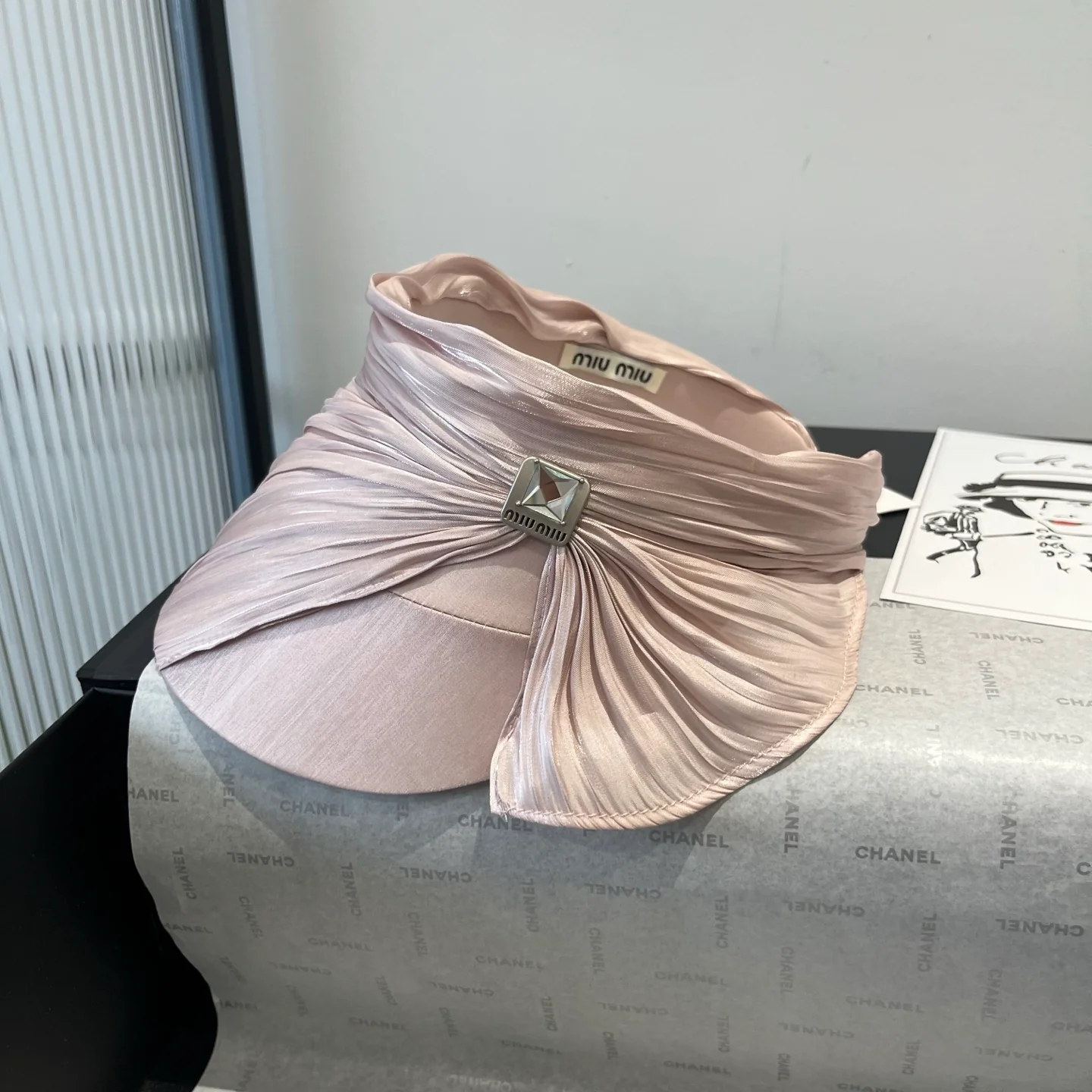 Miu Miu - Атласная шляпка от солнца с бантом - Розовая