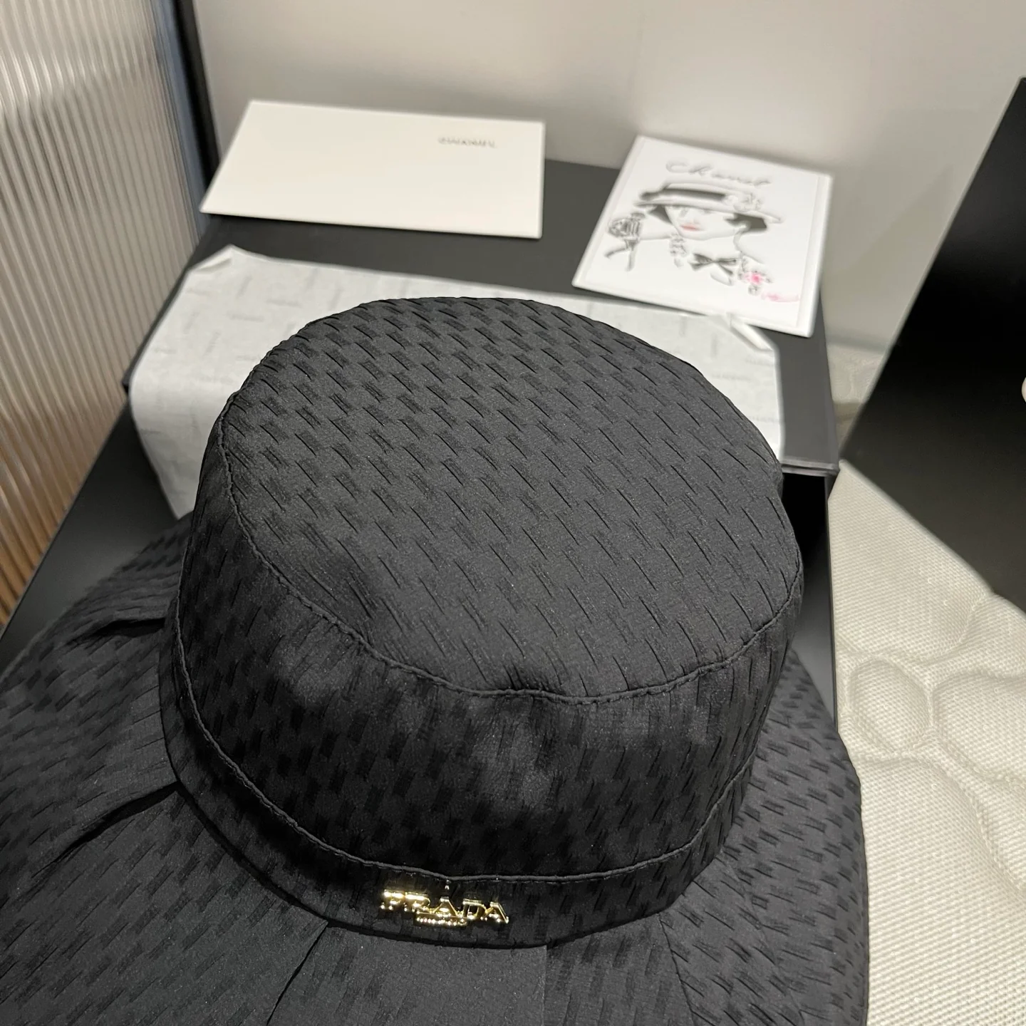 Prada - Солнцезащитная шляпа - Черная