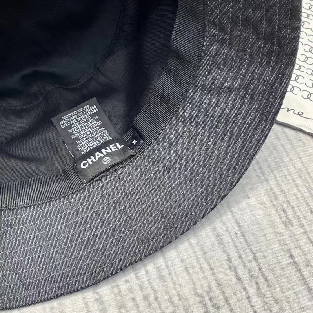 Рыбацкая шляпа Chanel, украшенная пайетками и стразами - Рекомендовано на Xiaohongshu - 2