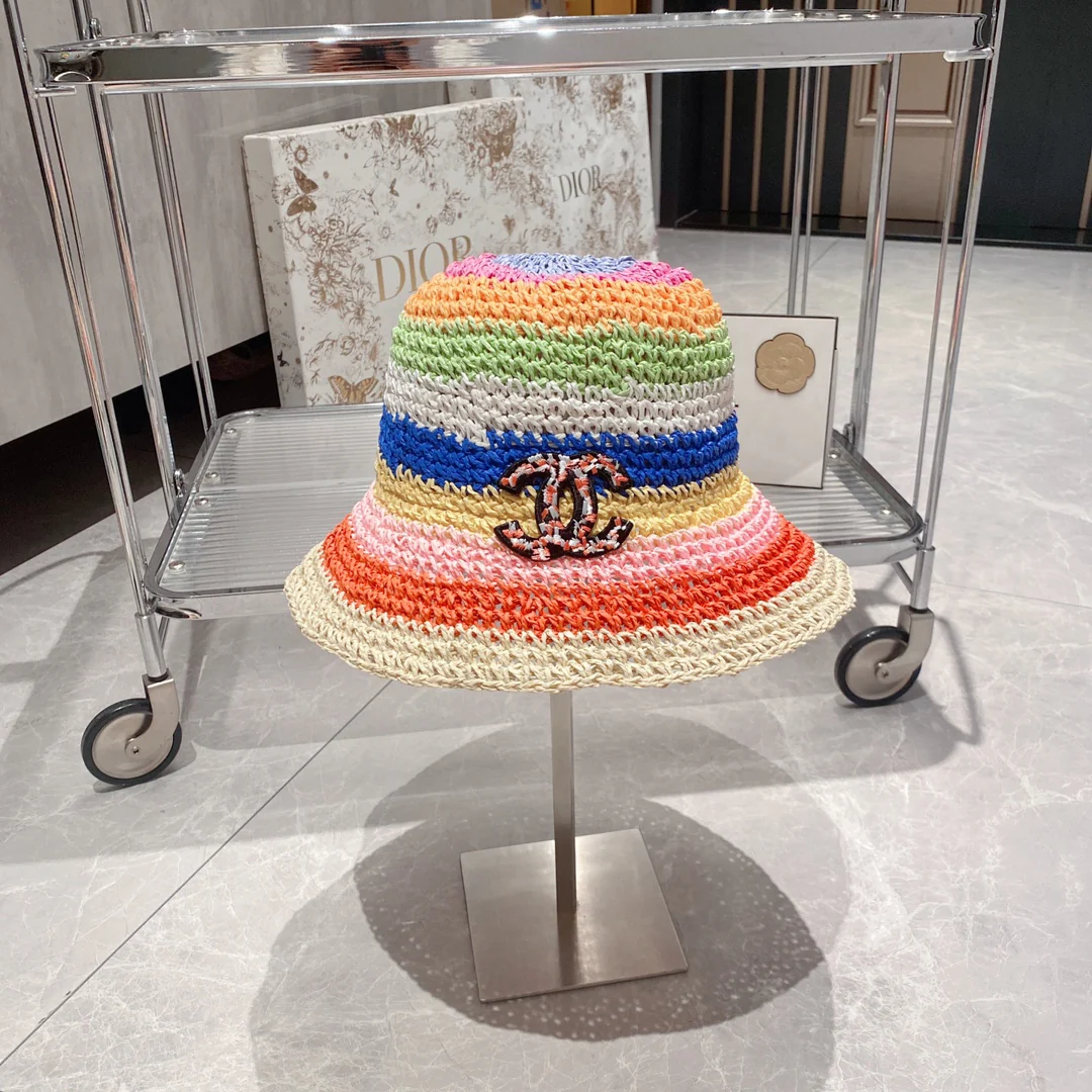 Chanel - Радужная цветовая гамма в курортном стиле - Соломенная рыбацкая шляпа - Розовая и оранжевая