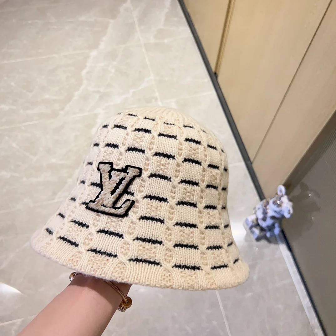 Вязаная рыбацкая шапка LV 2023 New Wave - белая