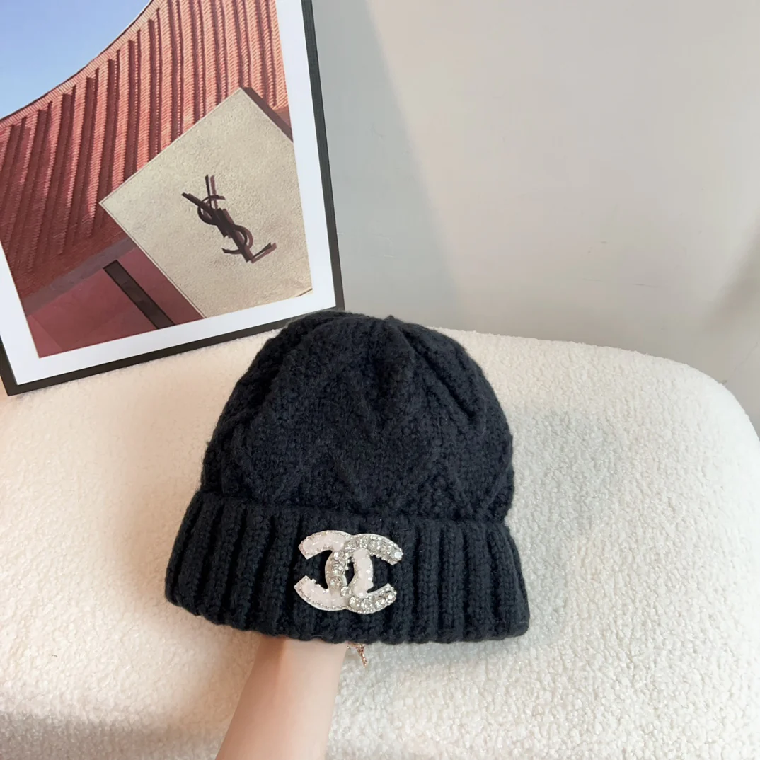 Вязаная шапка Chanel в корейском стиле, коллекция осень/зима 2023, черная.