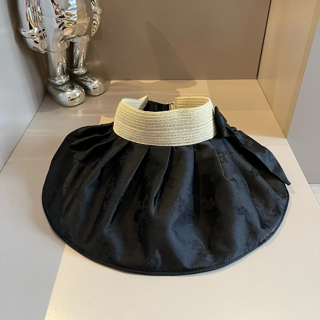 Солнцезащитная шляпа Chanel из атласа с перламутровым блеском - черная