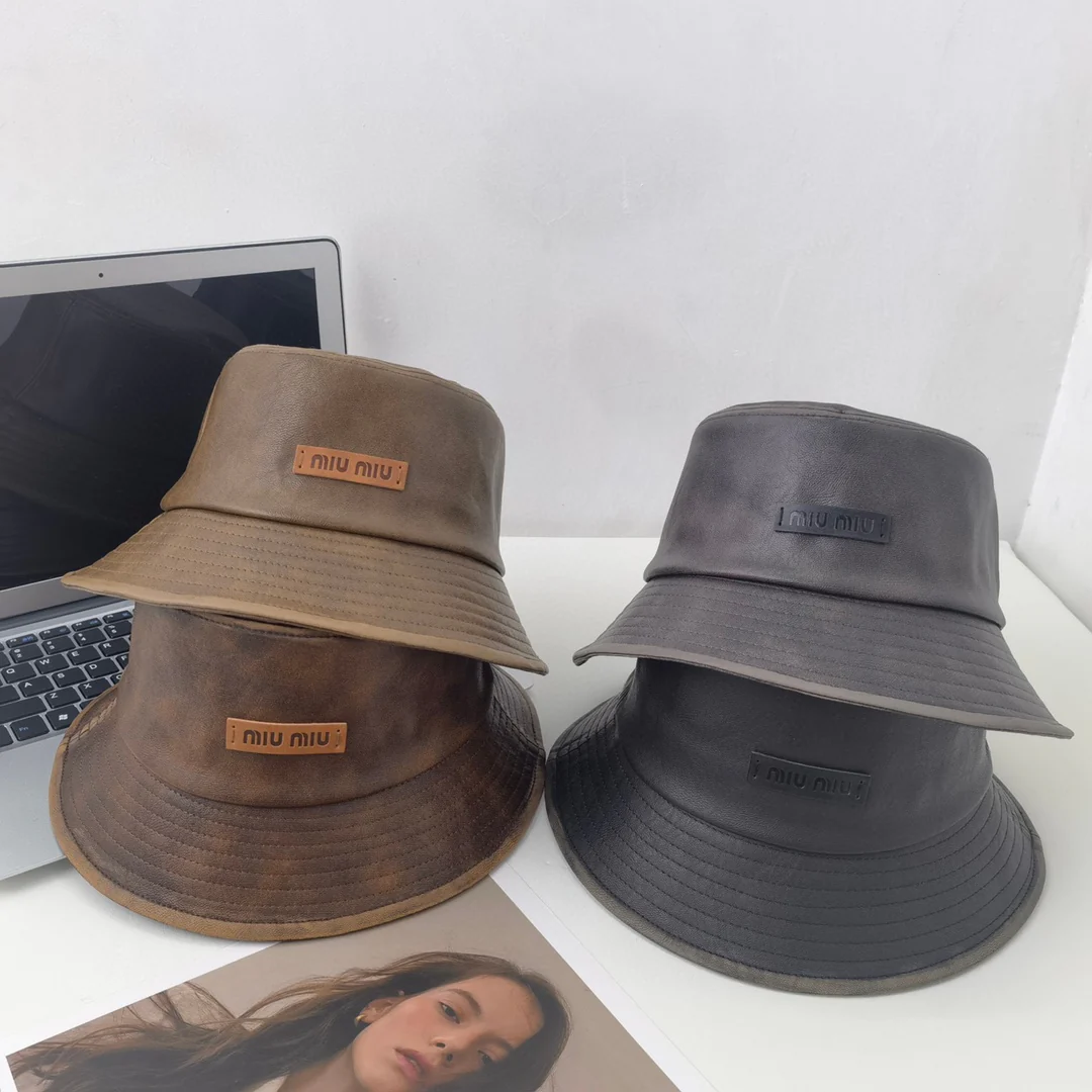Новинка сезона ?Ранняя осень? от Miu Miu 2023 — Кожаная рыбацкая шляпа.