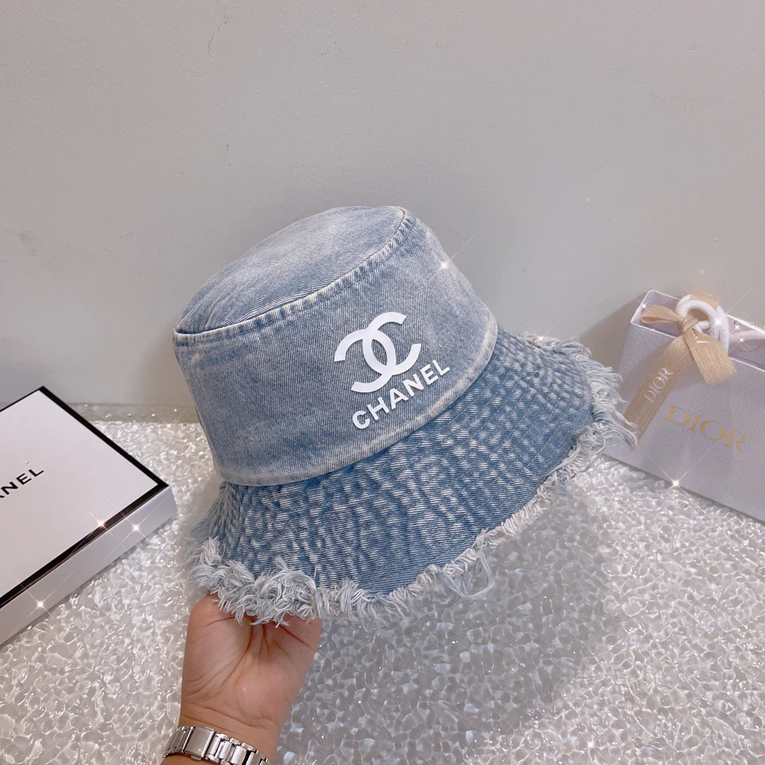 Chanel - Рыбацкая шляпа с эффектом потертой ковбойской бороды - 1