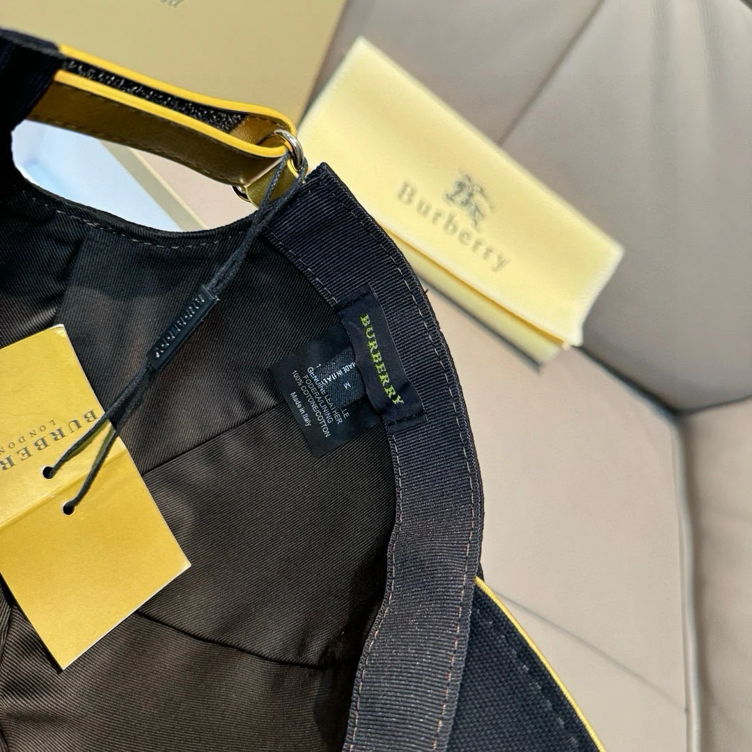 Бейсболка Burberry с вышивкой - черная