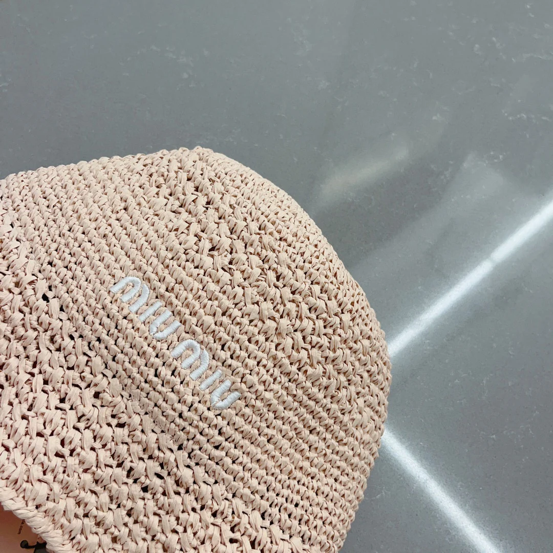 Новинка весны/лета 2023 от Miu Miu - Вязаная крючком рыбацкая шапка - Розовая