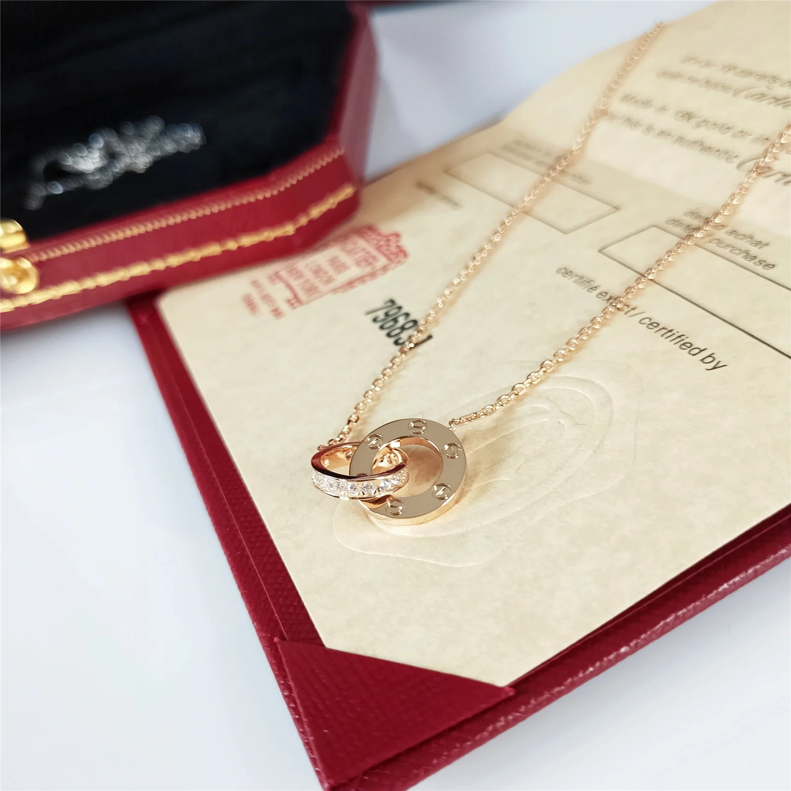 Колье Cartier Love Double Ring с двумя кольцами - половина бриллианта