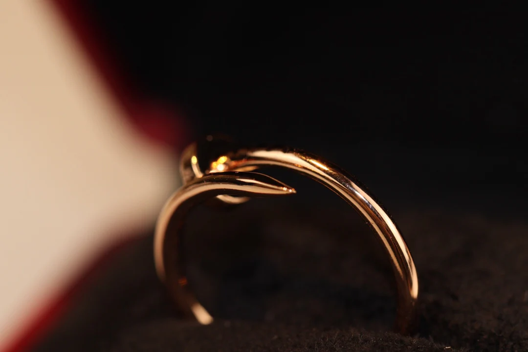 Кольцо Cartier в форме гвоздя - розовое золото - без бриллиантов