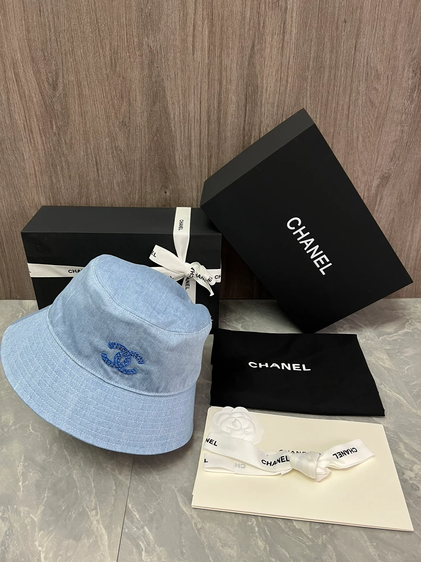 Джинсовая хлопковая рыбацкая шляпа Chanel - синяя