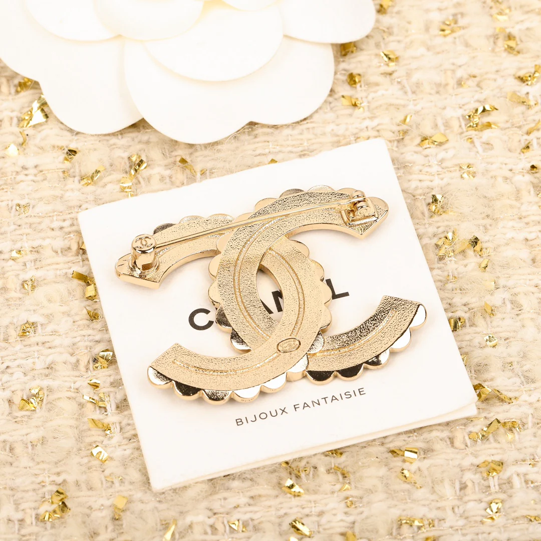 Брошь Chanel 161