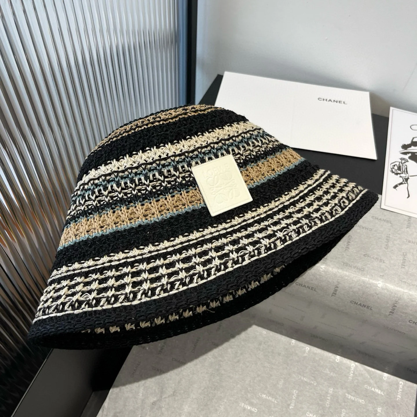 Вязаная крючком рыбацкая шапка LOEWE - черная