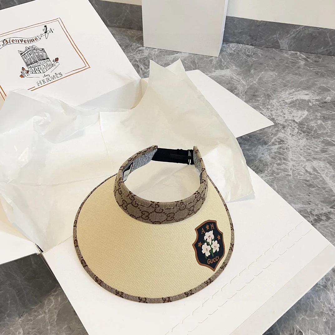 Новая летняя солнцезащитная шляпа Gucci 2024 года в стиле пэчворк — абрикосового цвета.