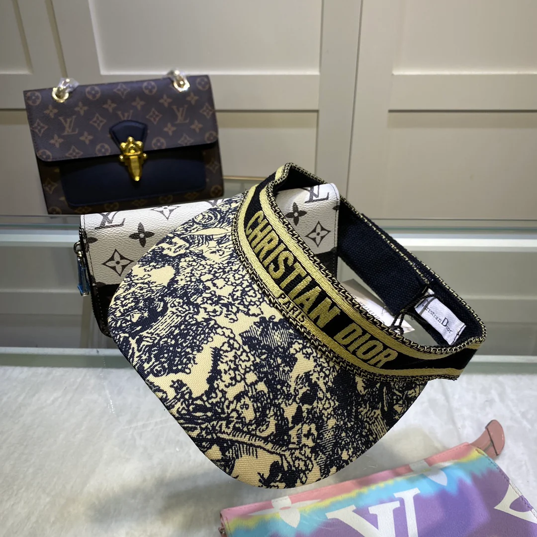 Солнцезащитная шляпа Dior с принтом 