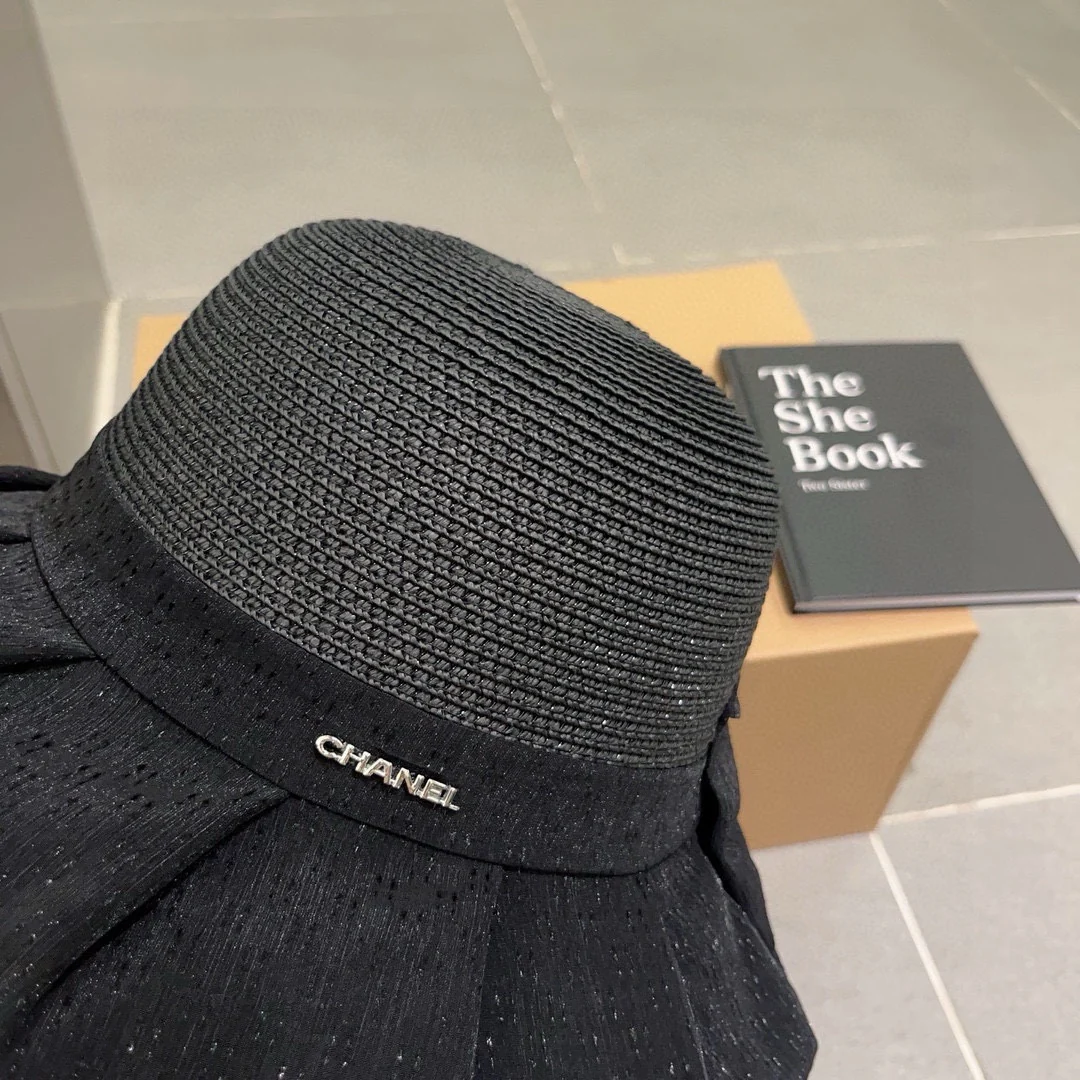 Плиссированная шляпа из органзы Chanel - черная