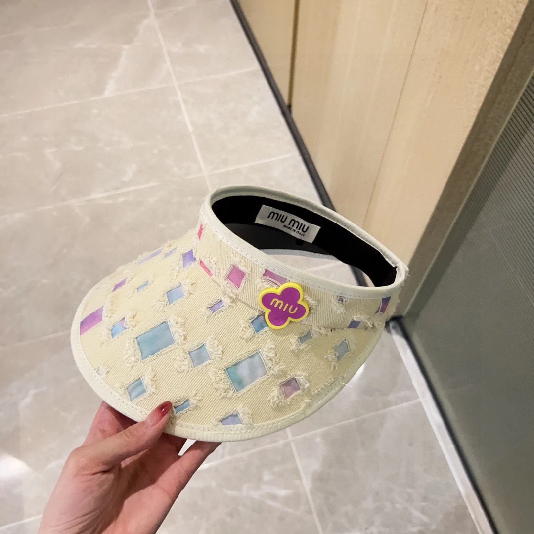 Новые поступления коллекции Miu Miu весна/лето 2023 - Козырек - Солнцезащитная шляпа - Белый