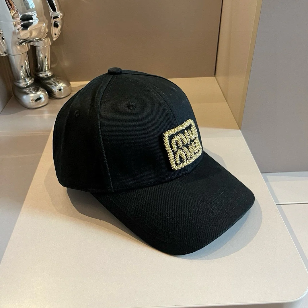 Бейсболка Miu Miu с вышитой надписью - унисекс