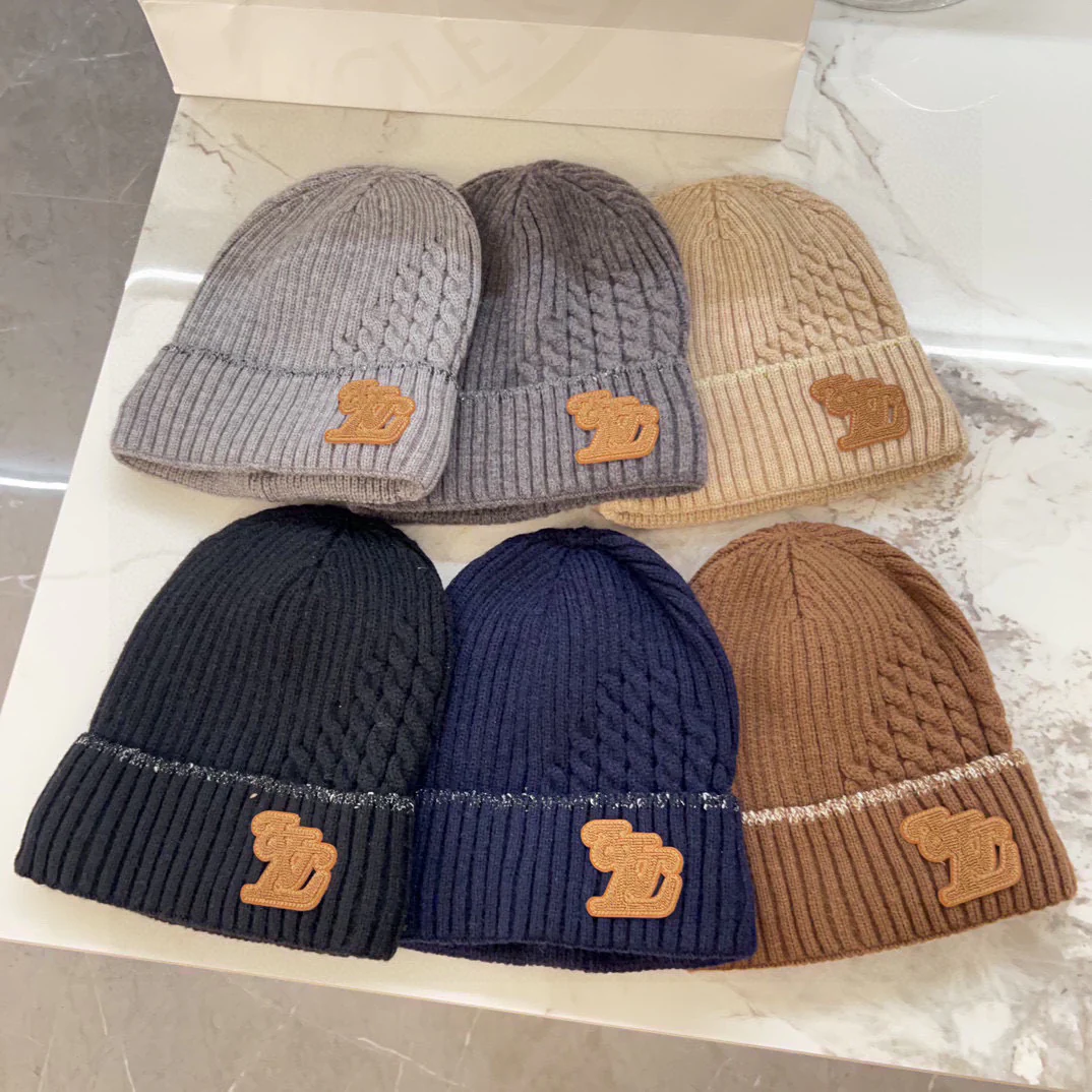 LV - Вязаная шапка с кожаной этикеткой - Черная