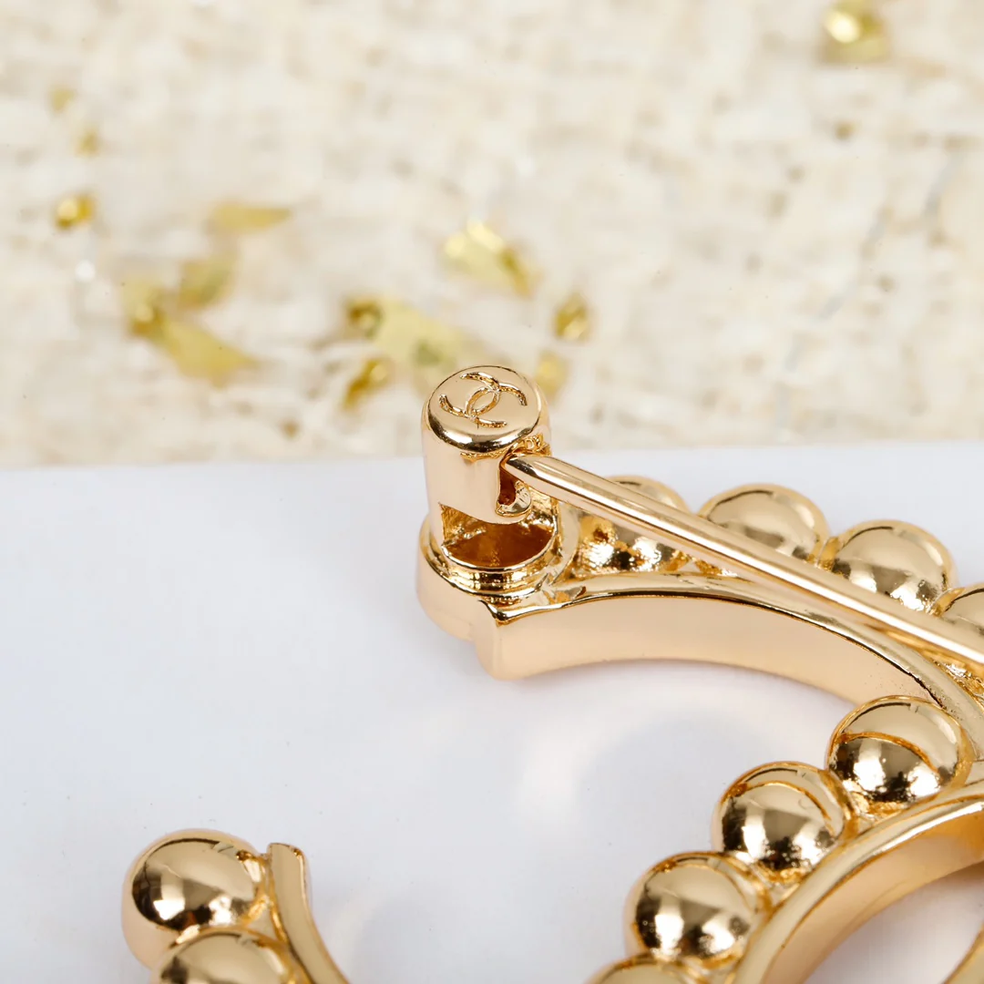 Брошь Chanel 139