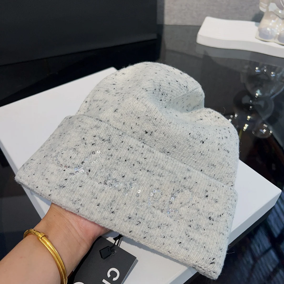 Chanel - Новая вязаная шапка в горошек - Белая