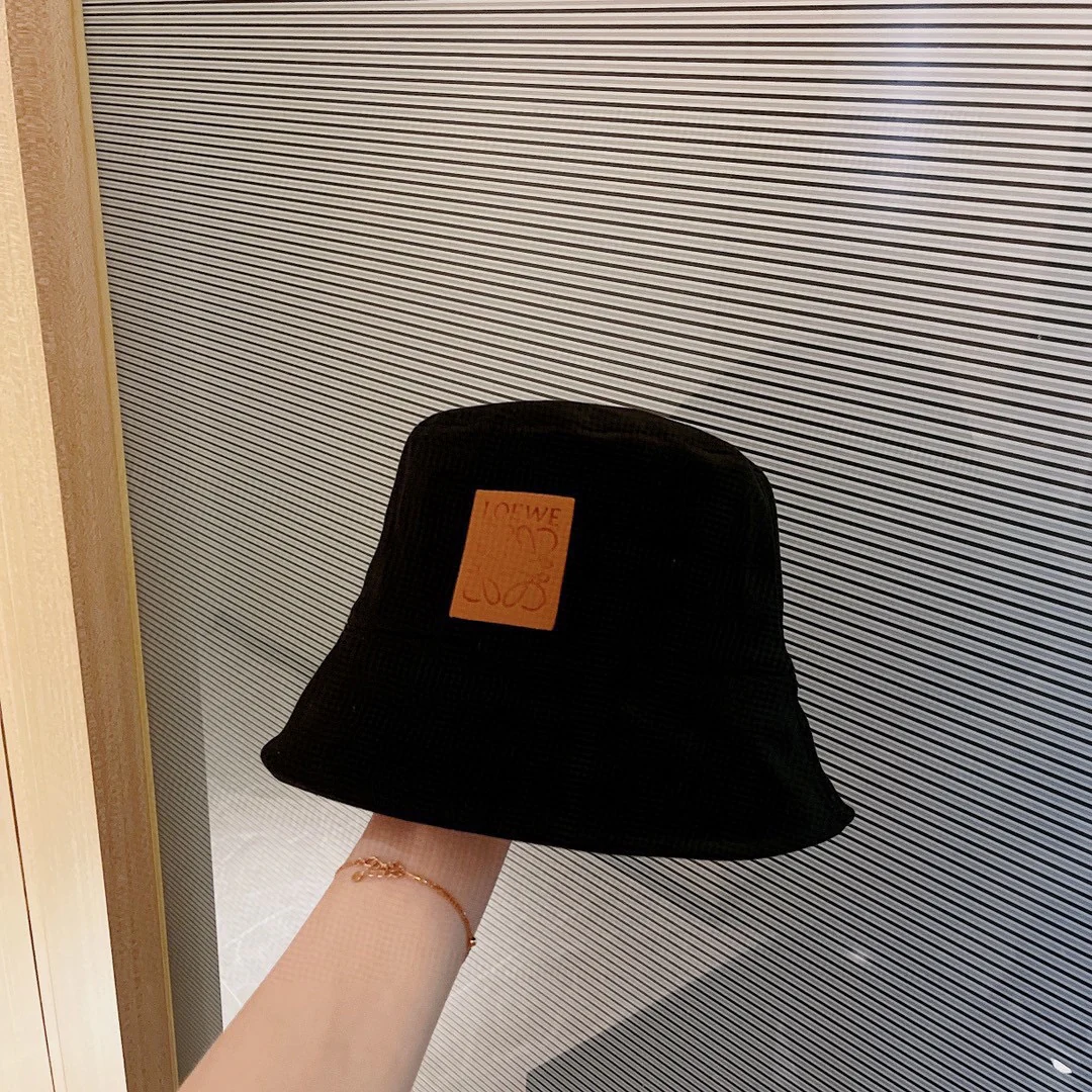 LOEWE - Простая кожаная рыбацкая шляпа с логотипом - 4 цвета