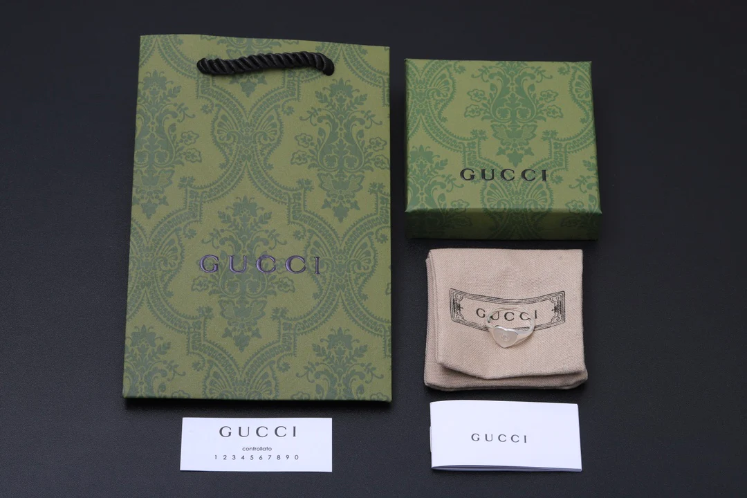 Кольцо Gucci 060