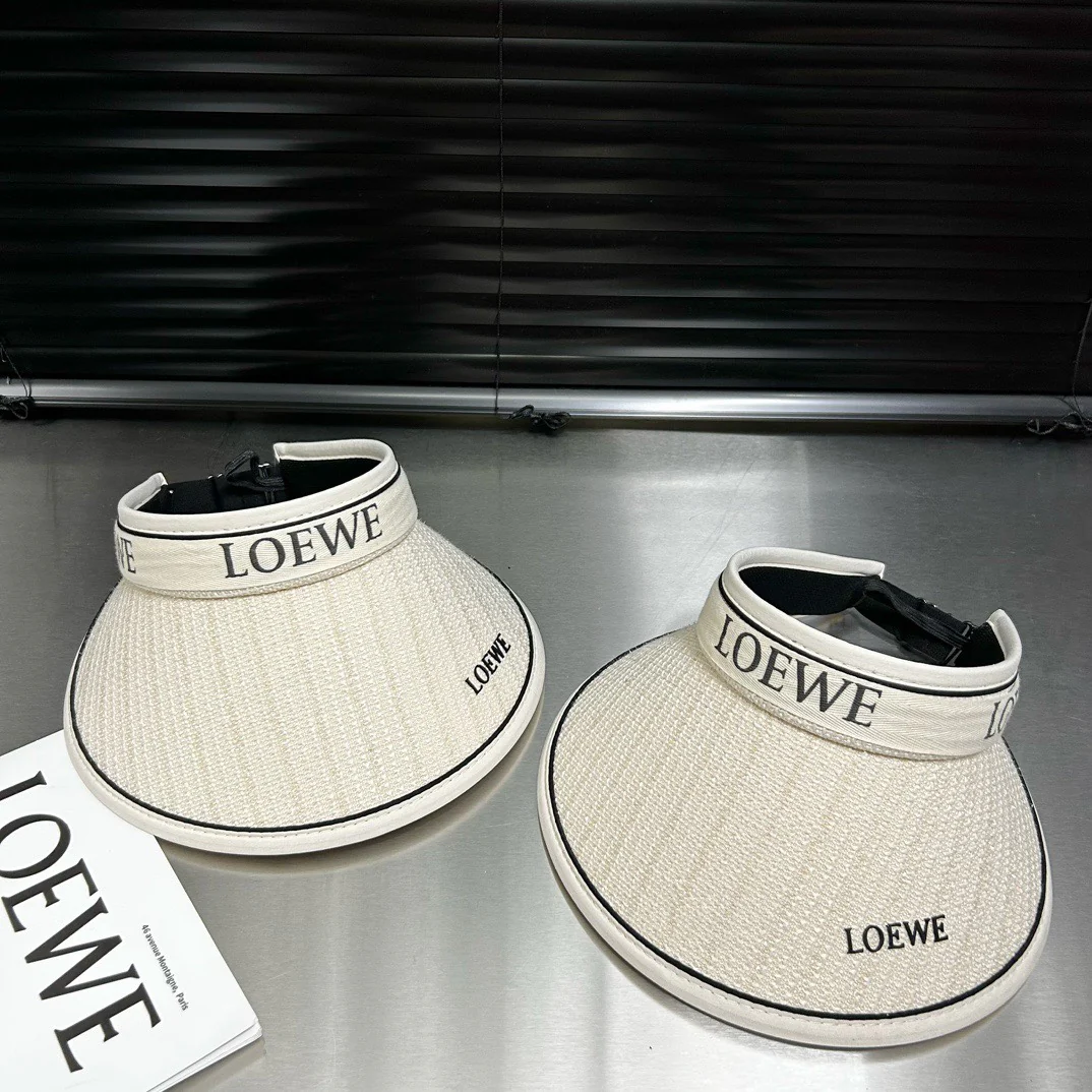 Новинка лета от LOEWE - Солнцезащитная шляпа из блестящей ткани