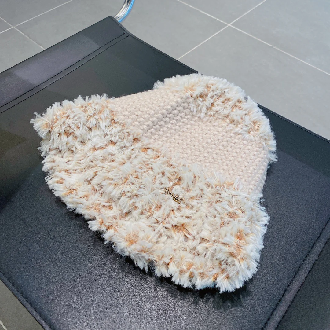 Chanel - Пушистая шапка - Белая