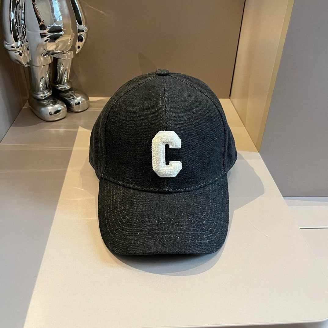 Celine - Стильная бейсболка большого размера с буквой C - Унисекс