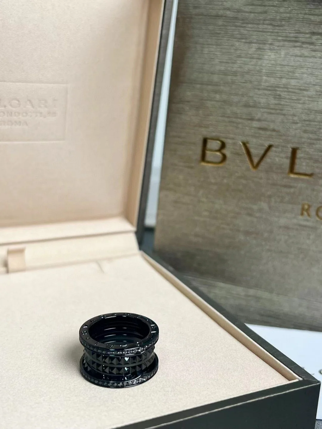 Кольцо Bvlgari 010