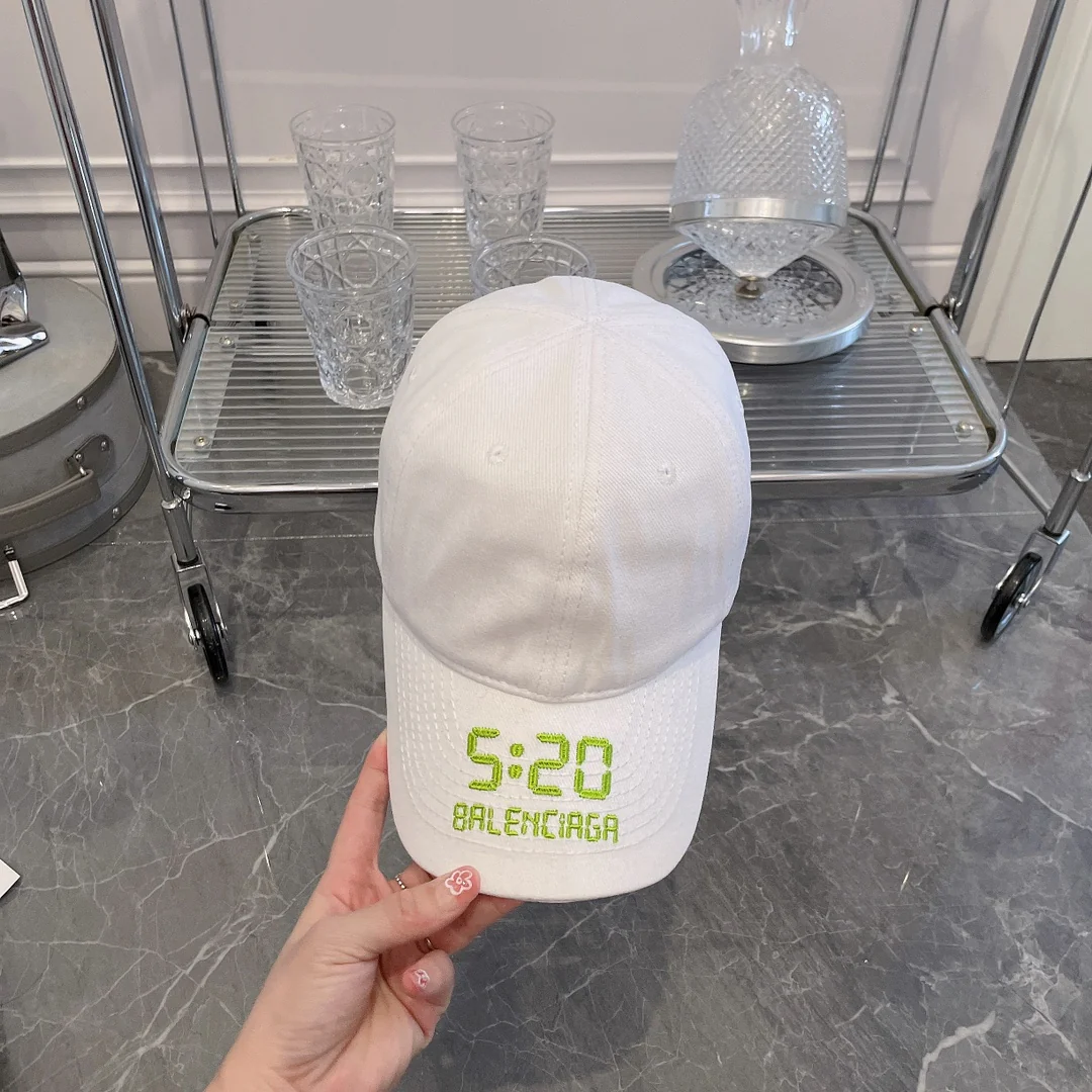 Бейсболки Balenciaga серии 520 — синхронизация с официальным сайтом