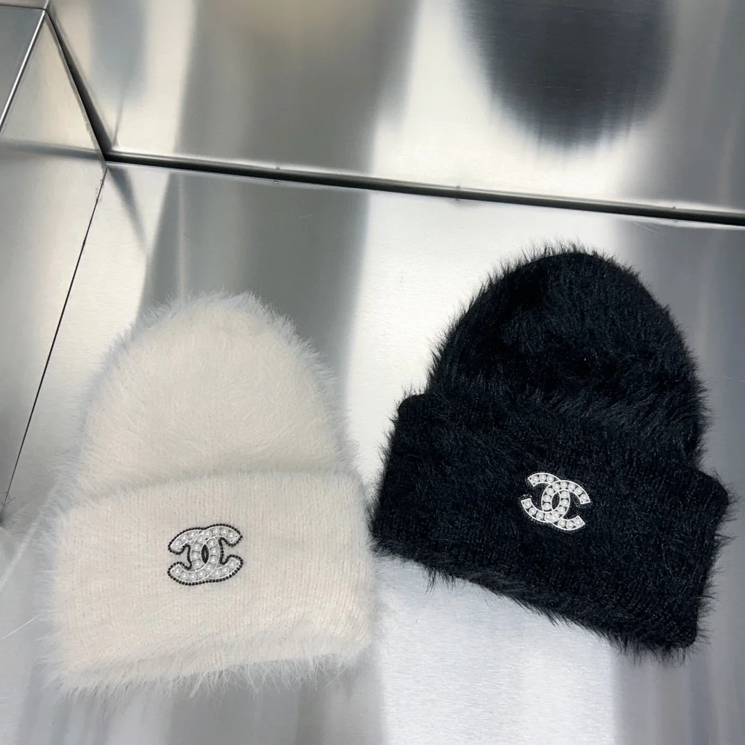 Chanel - Новая шляпа из искусственного норкового бархата