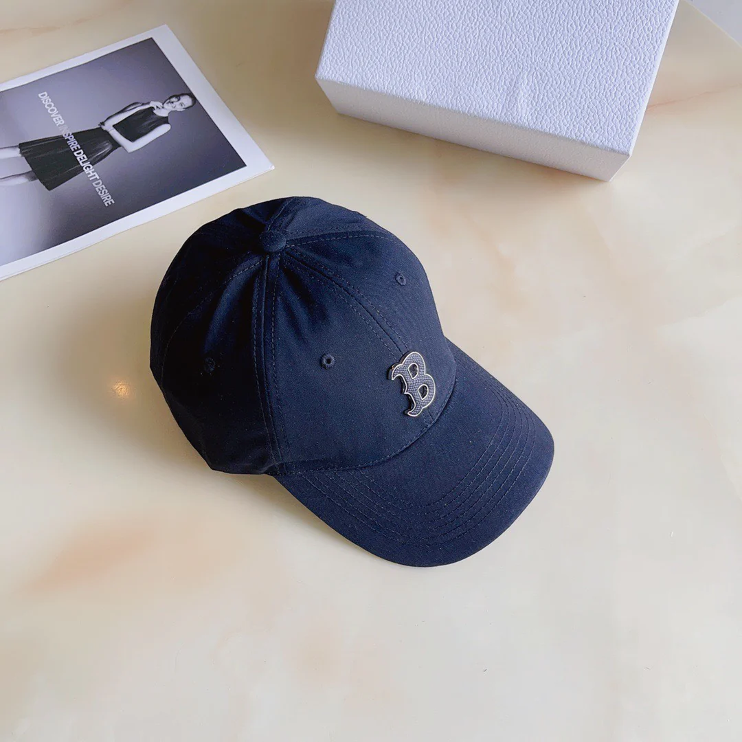 Balenciaga - Новая бейсболка в форме буквы B - conk4