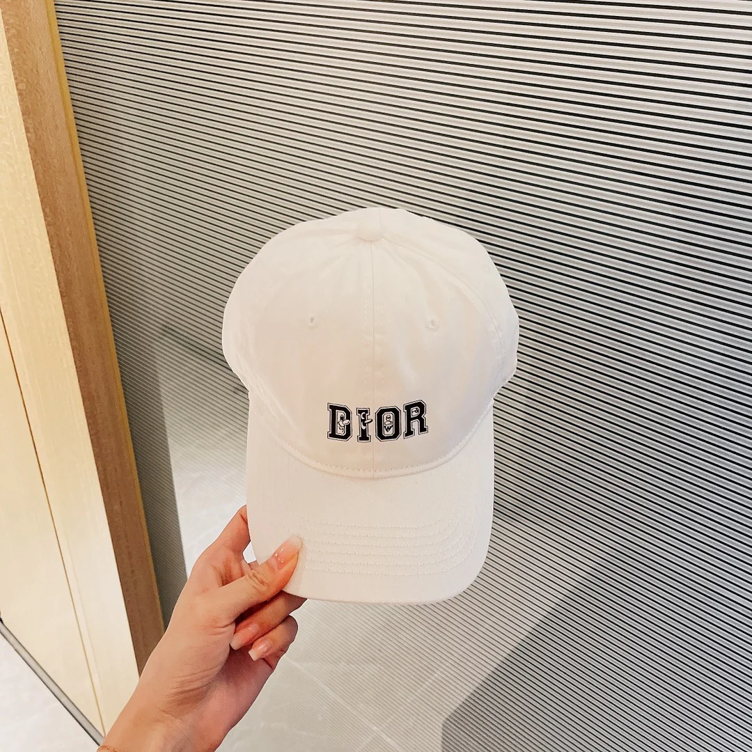 Новая модель Dior 2022 — бейсболка — белая