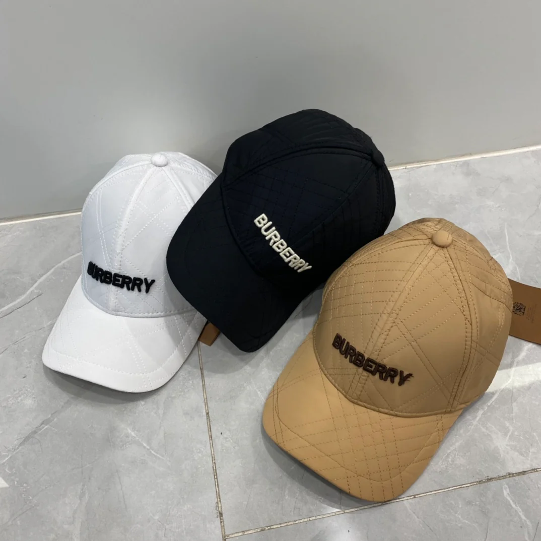 Бейсболка Burberry с вышивкой - белая