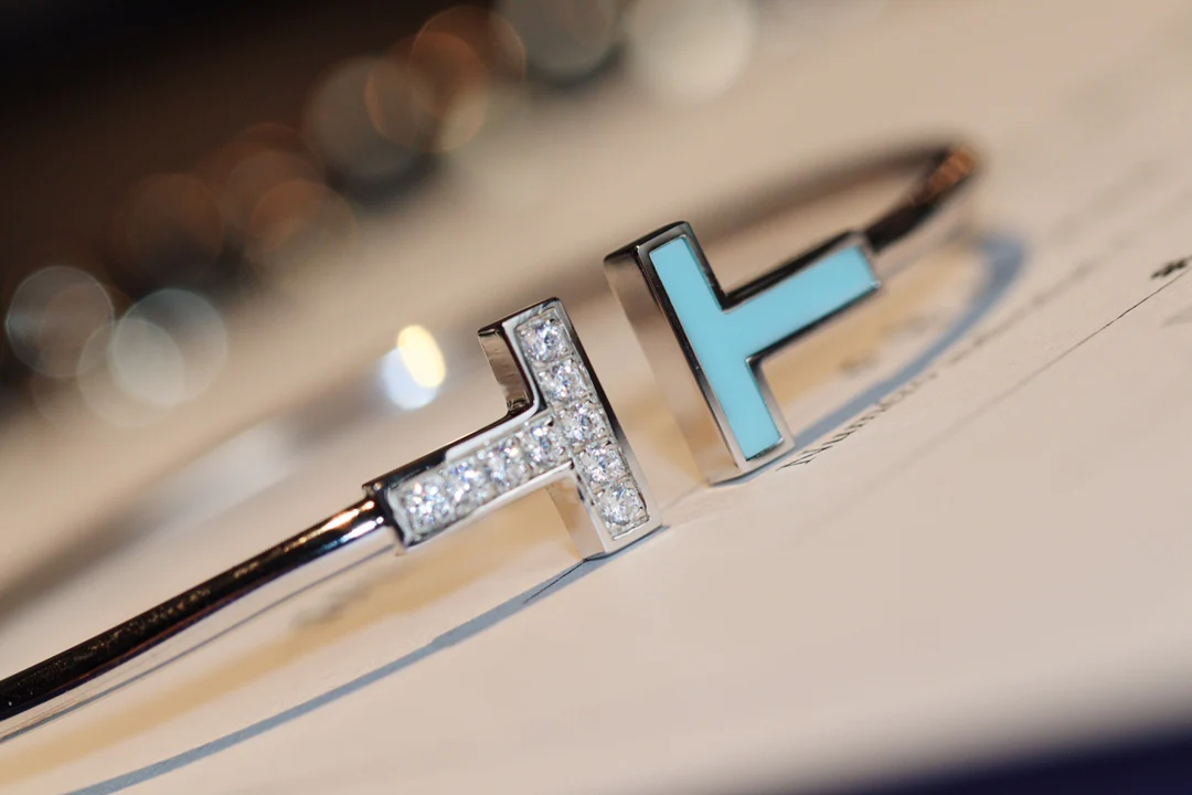 Браслет Tiffany 023 с двойной буквой Т и одним бриллиантом, серебряный.