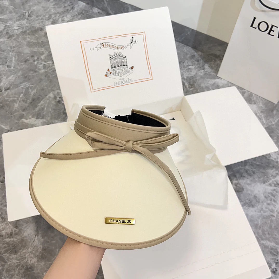 Новая солнцезащитная шляпа Chanel 2024 из ледяного шелка с бантом - абрикосового цвета.